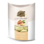 Migdały w czekoladzie białej w opakowaniu typu łódeczka