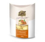 Migdały w czekoladzie białej z cynamonem w opakowaniu typu łódeczka