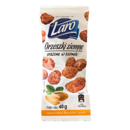 Orzeszki ziemne w karmelu w białym opakowaniu z symbolicznym zdjęciem zawartości