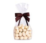 Rodzynki w czekoladzie białej w foliowej saszetce z kokardą