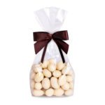 Rodzynki w czekoladzie białej w foliowej saszetce z kokardą