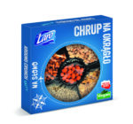 Tacka z przekąskami na słono w niebieskim opakowaniu z okienkiem