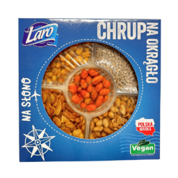 Tacka z przekąskami na słono w niebieskim opakowaniu z okienkiem