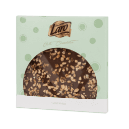 Czekolada mleczna z krokantem z orzecha laskowego w papierowym opakowaniu z okienkiem