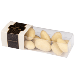 Migdały w czekoladzie białej w przezroczystym pudełeczku z minimalistyczną etykietą