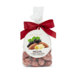 Migdały w białej czekoladzie w pudrze z liofilizowanej czarnej porzeczki w foliowej saszetce z kokardą