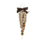 Orzechy laskowe w czekoladzie mlecznej pudrowane cynamonem w foliowym rożku z kokardą