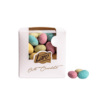 Migdały w czekoladzie białej kolorowe w minimalistycznym boxie