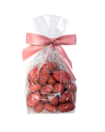 Migdaly w czekoladzie białej w pudrze z czarnej porzeczki liofilizowanej