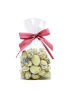 migdaly w czekoladzie bialej z platkami kwiatow