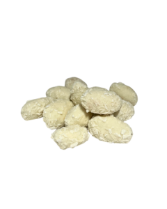 Migdaly w czekoladzie bialej o smaku kokosowym z wiorkami kokosa